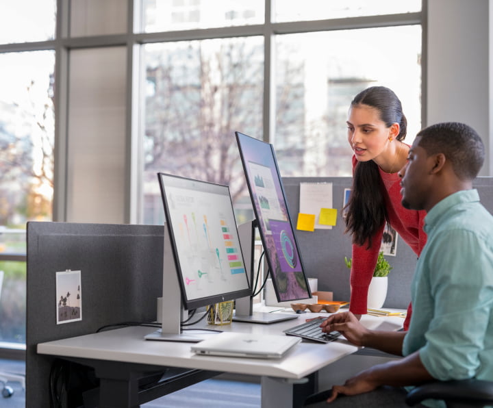 Employee looks at dashboard on HP PC