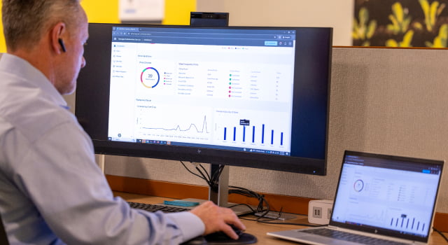 HP employee working on computer.